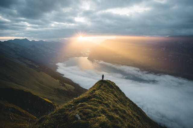 Gunung Kembang via Lengkong. Foto hanya ilustrasi bukan tempat sebenarnya. Sumber: Pixabay/Mrexentric