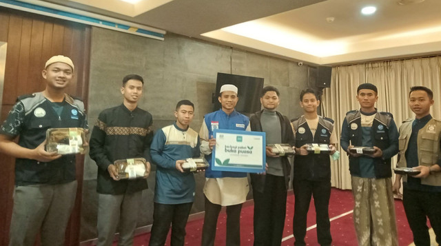 QBI Sinergi dengan DT Peduli Berbagi Paket Berbuka Puasa selama Bulan Ramadhan (Sumber : DT Peduli)