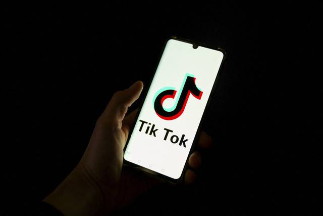 Ilustrasi lirik lagu Tia Monika. Foto: ANTONIN UTZ/AFP