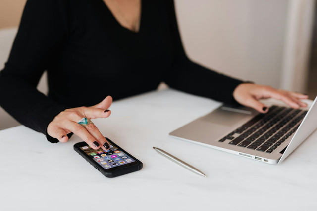 Rate limit exceeded adalah pesan yang bisa saja muncul saat mengakses produk digital. Foto: Pexels