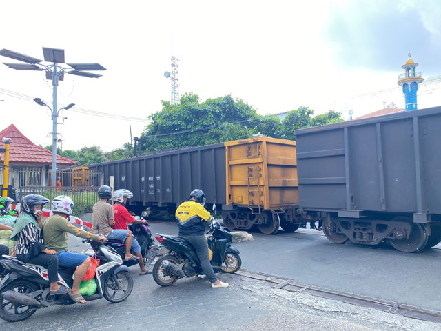 Ilustrasi perlintasan sebidang. | Foto: Sinta Yuliana/Lampung Geh