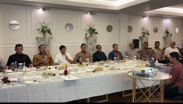Purnawirawan TNI-Polri menyampaikan sejumlah pernyataan sikap bersama, Jumat (2/5/2025). Foto: Dok. Istimewa