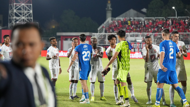 Malut United vs Persib Bandung dalam laga pekan ke-31 Liga 1 2024/25 di Stadion Gelora Kie Raha, Ternate, pada Jumat (2/5/2025). Foto: dok malut