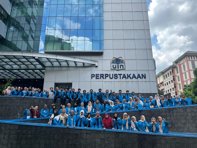 Kunjungan Mahasiswa UIN Jakarta ke perpustakaan pusat. Dok: Pribadi