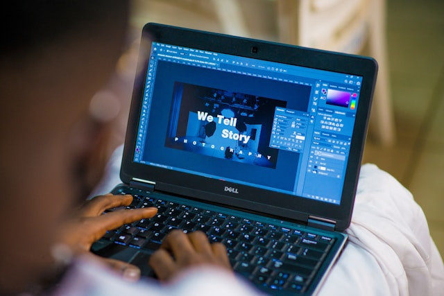 Jenjang Karir Graphic Designer dan Skillnya. Foto Hanya Ilustrasi, Bukan Sebenarnya. Sumber Foto: Unsplash.com/Timothy Exodus