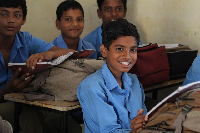 https://pixabay.com/id/photos/siswa-pendidikan-sekolah-998989/