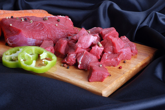 Ilustrasi Cara Merebus Daging agar Cepat Empuk. Pixabay/polatdover.