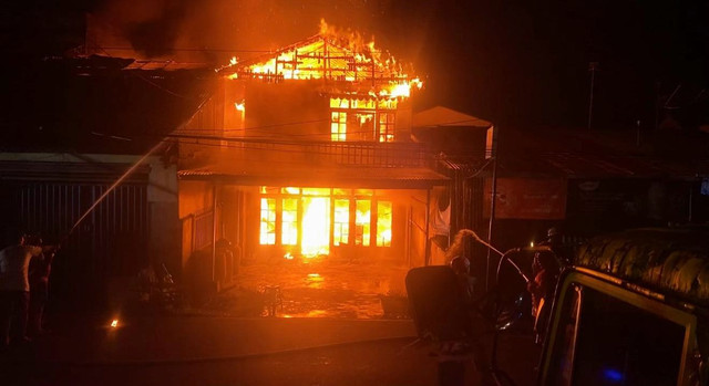 Kebakaran di Jalan R.E Martadinata, Sabtu 3 Mei 2025. Foto: Dok. Istimewa