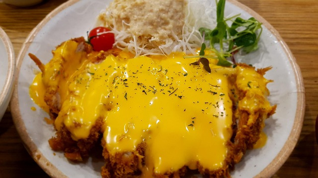 Ilustrasi tips menggoreng chicken katsu. Pixabay/lnain336.