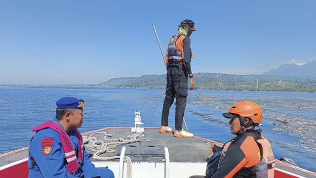 Tumpukan Sampah Selimuti Selat Bali, ancaman nyata bagi ekosistem dan Pariwisata Banyuwangi Foto: Istimewa