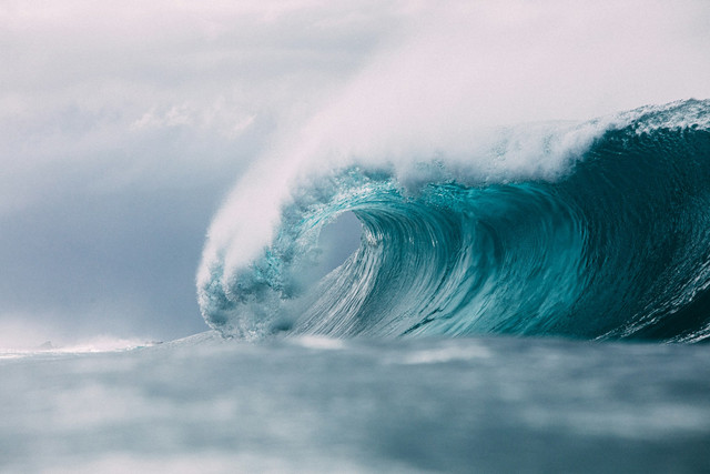 Pantai Karang Bolong Pacitan. Foto Hanya Ilustrasi, Bukan Sebenarnya. Sumber Unsplash Matt Paul Catalano