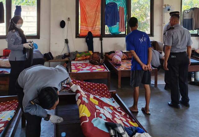 Lapas Terbuka Kendal gelar penggeledahan barak hunian WBP - Dok Humas Lapas Terbuka Kendal