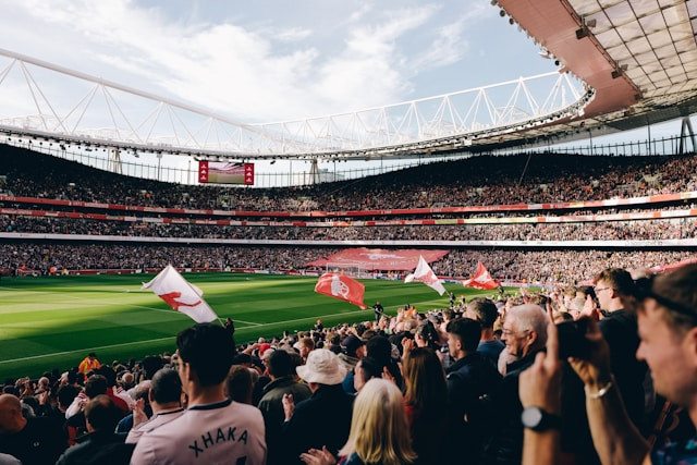Ilustrasi link dan cara nonton live streaming Arsenal vs Bournemouth. Foto: Unsplash/James Kirkup