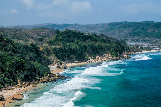 Pantai indah di Jawa Barat, foto hanya ilustrasi, bukan tempat sebenarnya: Unsplash/Nuril Ahsan