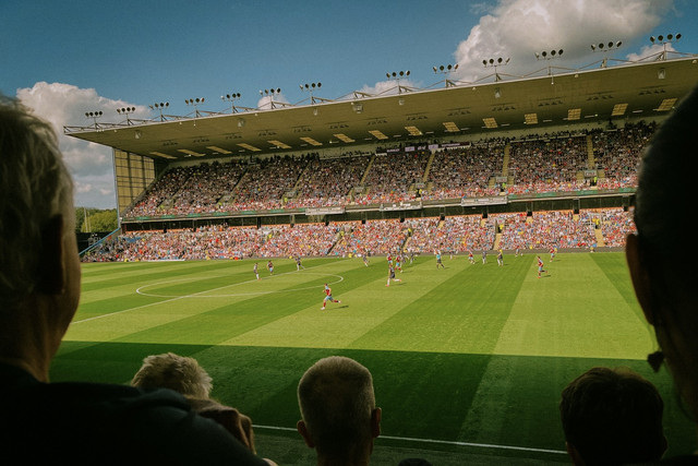 Ilustrasi Aston Villa vs Fulham Tayang di TV Mana? Sumber: Unsplash/TerraceGrain