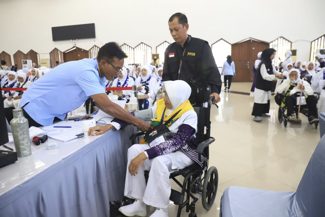 Calon jemaah haji berkumpul di Asrama Haji Pondok Gede. Foto: Dok. Media Center Haji