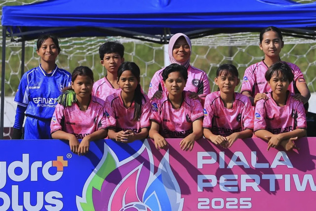 Aksi pemain di HydroPlus Piala Pertiwi U-14 dan U-16 Regional Cirebon yang digelar di Stadion Bima, Cirebon, Jawa Barat. Foto: Instagram/ @piala_pertiwi