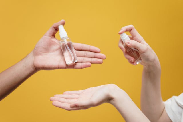 deodorant tawas spray terbaik. Foto hanya ilustrasi. Sumber: Pexels