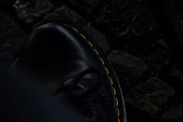 Ilustrasi Rekomendasi Sepatu Pria untuk Sekolah. Sumber Unsplash Danny Schleusser