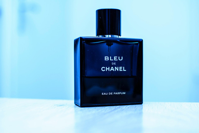Perbedaan Parfum EDP dan EDT, Foto Parfum EDP. Sumber Unsplash Jerone Den Otten