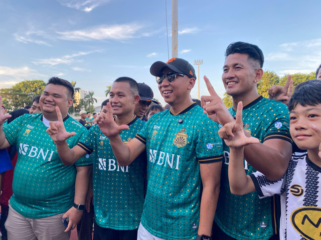 Gubernur Lampung, Rahmat Mirzani Djausal saat menyapa pemain Bhayangkara Presisi Lampung FC. | Foto: Sinta Yuliana/Lampung Geh