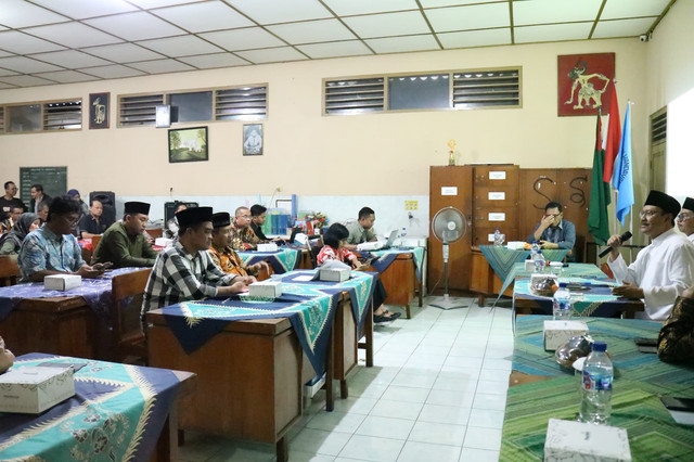 Menteri Sosial Saifullah Yusuf mengunjungi SMA Taman Siswa di Yogyakarta pada Sabtu (3/5). Foto: Dok Kemensos