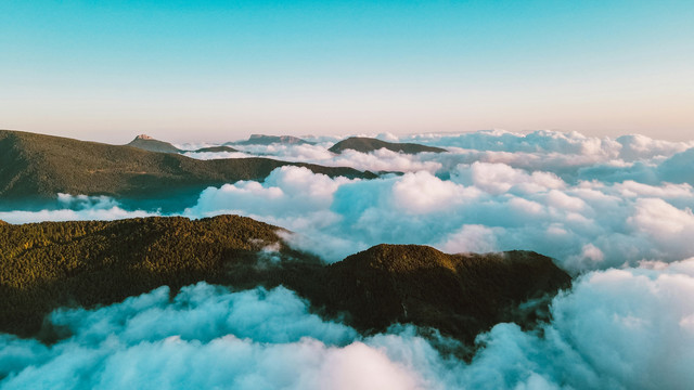 Bukit Embun. Foto hanya ilustrasi, bukan tempat yang sebenarnya. Sumber: unsplash.com/Bahadır. Or embed