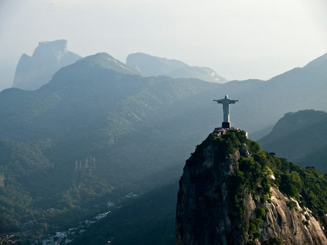 Fakta Patung Yesus di Sibea-Bea. Foto hanya ilustrasi, bukan tempat sebenarnya. Sumber: Unsplash/gustavo nacht