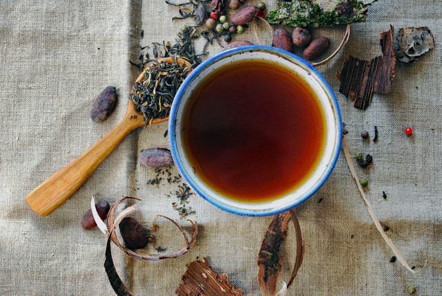 Campuran teh yang enak untuk angkringan. Foto hanya ilustrasi. Sumber: Unsplash/Drew Jemmett