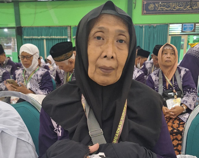 Nenek Sri Dewi Sudarwati saat di Asrama Haji Sukolilo. Foto: Humas Kemenag Jatim