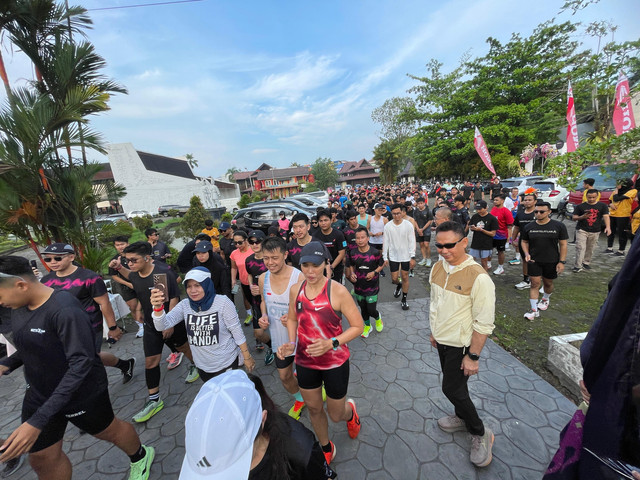 Walikota Pontianak Edi Rusdi Kamtoni sedang melakukan pelepasan Siletorunme II di Museum Kalbar, Minggu 4 Mei 2025. Foto: Rabiansyah/Hi!Pontianak.