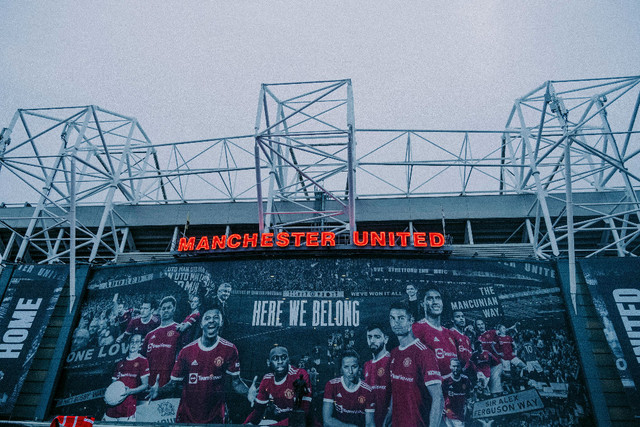 Ilustrasi juara premier league dari tahun ke tahun - Sumber: unsplash.com/@colinandmeg