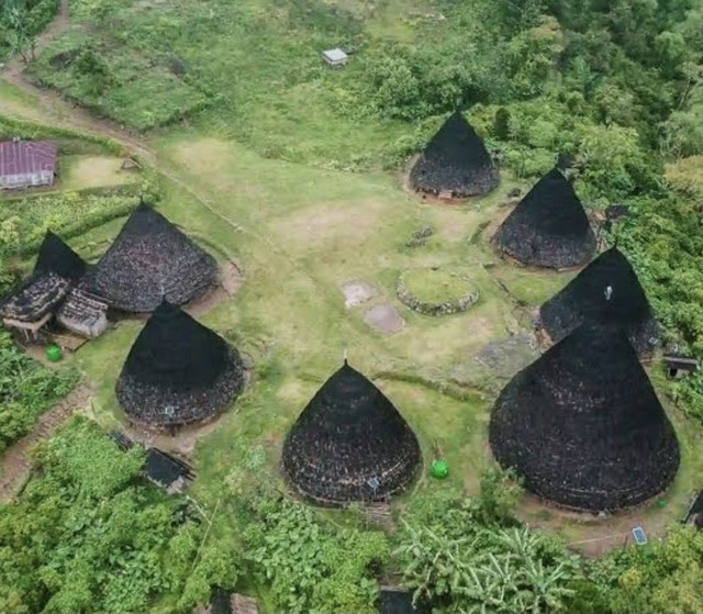 Budaya Manggarai yang saya banggakan dan selalu saya kenalkan di mana pun saya berada.