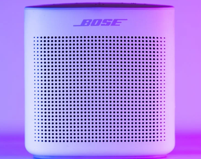 Ilustrasi speaker bluetooth mini terbaik. Sumber: Pexels/Joshua Wall