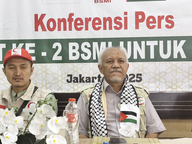 Prof.Dr.dr.Basuki Supartono, Spesialis Orthopedi yang bergabung dalam Emergency Medical Team 2 di Gaza, Minggu (4/5/2025). Foto: Alya Zahra/kumparan