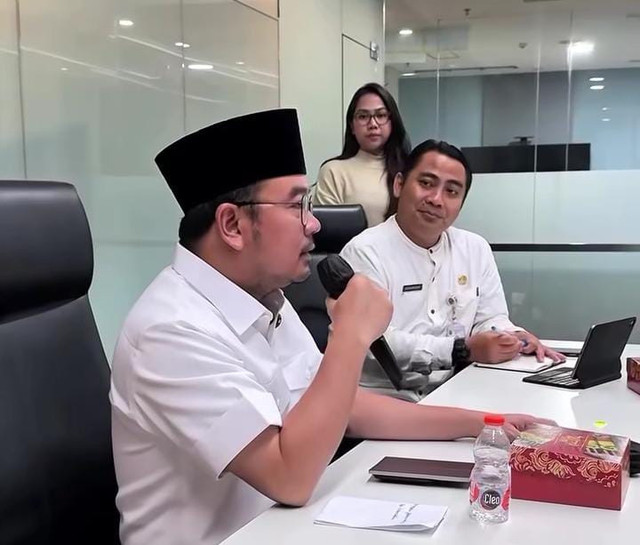 Wakil Wali Kota Palembang, Ratu Dewa, saat berkonsultasi kepada Diskominfotik DKI Jakarta perihal teknologi pengaduan terpadu/ Instagram: protokol.palembang
