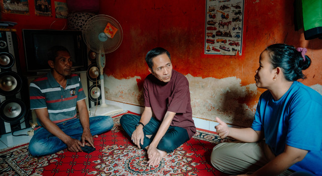 Wali Kota Palembang, Ratu Dewa saat mengunjungi rumah korban pencurian motor/ist.