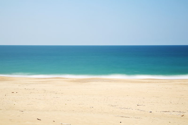Pantai Krakal Jogja. Foto hanyalah ilustrasi bukan tempat sebenarnya. Sumber: Unsplash/Camille Minouflet