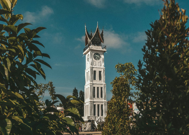 Ilustrasi Kosakata Bahasa Minangkabau, Unsplash/styvo Putra Sid