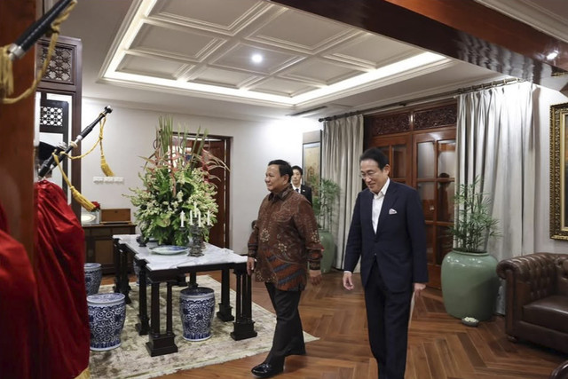 Prabowo Subianto menerima kunjungan Mantan Perdana Menteri Jepang Fumio Kishida pada Minggu (4/5/2025). Foto: Instagram/ @prabowo