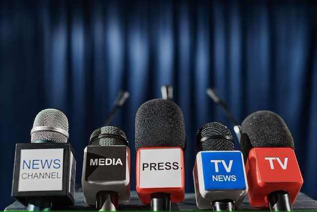 Iustrasi simbol media pers (Sumber : Freepik).