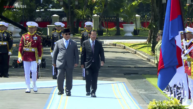 Upacara penyambutan Presiden Senat Kerajaan Kamboja Hun Sen oleh Presiden RI Prabowo Subianto di Istana Merdeka, Senin (5/5/2025). Foto: YouTube/ TVR Parlemen