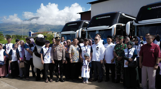 BPKH dan DT Peduli Fasilitasi Pemudik dari Garut untuk Pulang ke Jakarta melalui Program Balik Kerja BPKH (Sumber : DT Peduli)