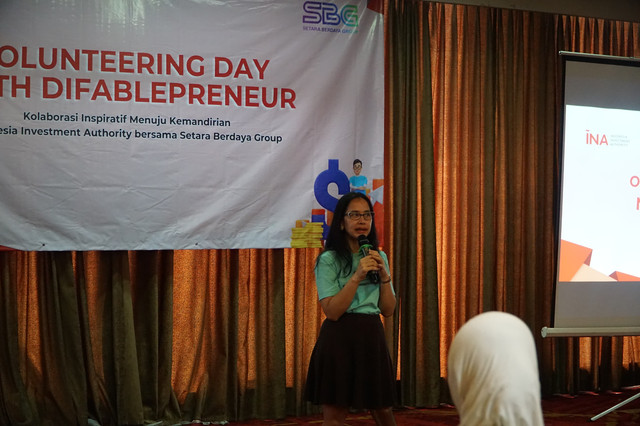 Nicky Clara menjadi salah satu perempuan yang aktif memberdayakan teman disabilitas. Foto: dok. Alunjiva