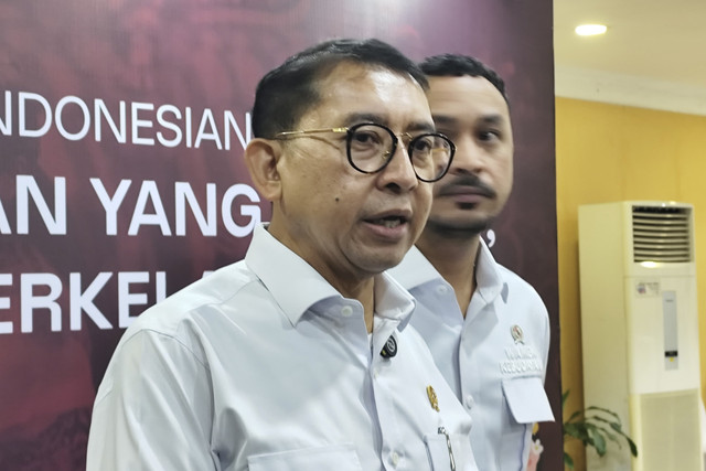 Menteri Kebudayaan Fadli Zon (kiri) dan Wakil Menteri Kebudayaan Giring Ganesha (kanan) usai menghadiri pembukaan Dana Indonesia di Gedung A Kemendikbudristek, Jakarta Pusat, Senin (5/5/2025). Foto: Alya Zahra/kumparan