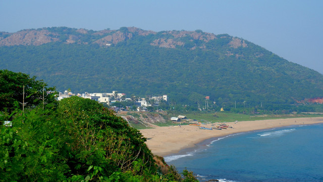 Pantai Ambalat. Foto Hanya Ilustrasi, Bukan Sebenarnya. Sumber Unsplash Vizag Explore