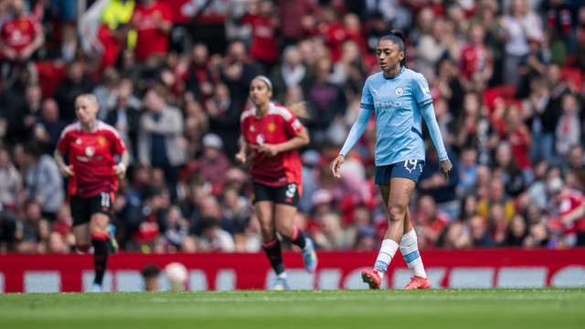 Manchester City gagal lolos ke Liga Champions Wanita 2025/26 setelah ditahan imbang Manchester United 2-2 di Old Trafford, Inggris, Minggu (4/5). Foto: Manchester City