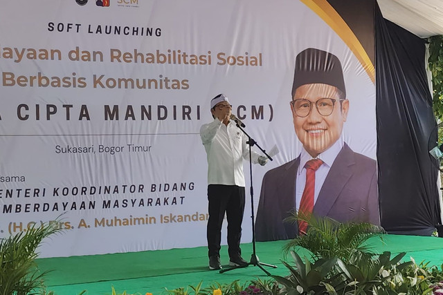 Menko Pemberdayaan Masyarakat Muhaimin Iskandar (Cak Imin) meluncurkan program Sentra Cipta Mandiri di Desa Sukasari, Kota Bogor, Senin (5/5/2025). Foto: Jonathan Devin/kumparan