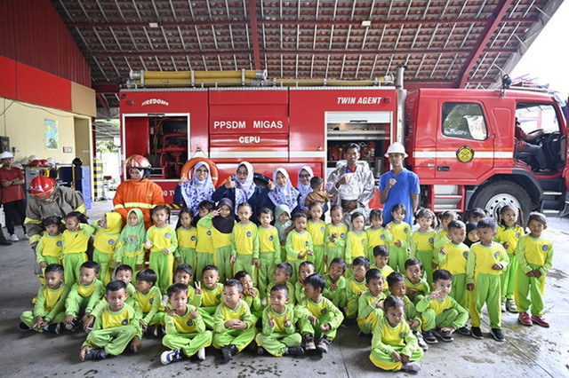 Ratusan Siswa TK Blora Kenali Lebih Dekat Unit Pemadam Kebakaran PPSDM Migas. (Dok. Humas PPSDM Migas)