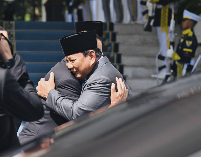 Presiden Republik Indonesia Prabowo Subianto melakukan pertemuan bilateral dengan Presiden Senat Kerajaan Kamboja Samdech Akka Moha Sena Padei Techo Hun Sen di Istana Merdeka, Jakarta, Senin (5/5/2025). Foto: Dok. Laily Rachev - Biro Pers Sekretariat Presiden
